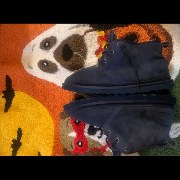 UGGS - Picture 4 of 6